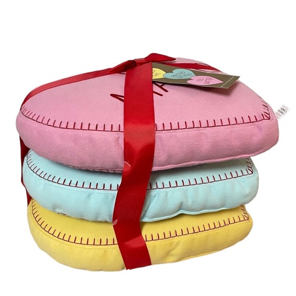 Cashmere and cupcakes Valentine’s Day pillows - Picture 7 of 14